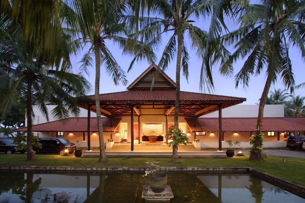Grand Elty Krakatoa Hotel Kalianda Buitenkant foto