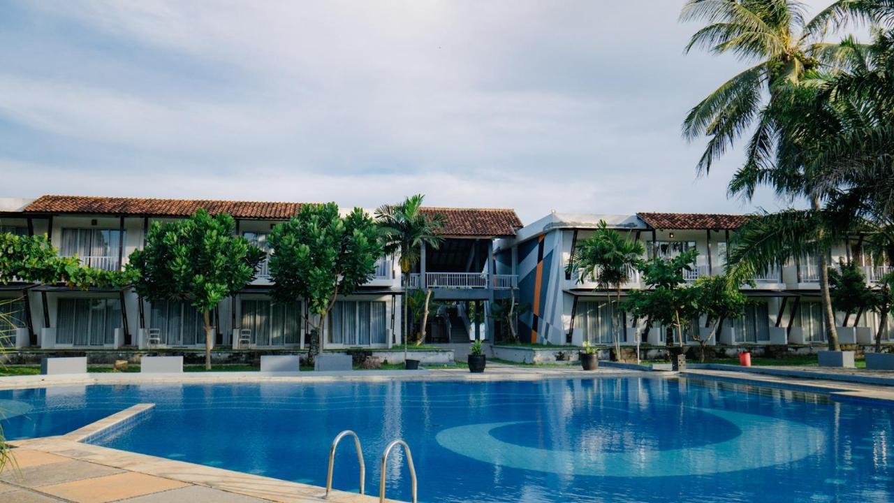 Grand Elty Krakatoa Hotel Kalianda Buitenkant foto